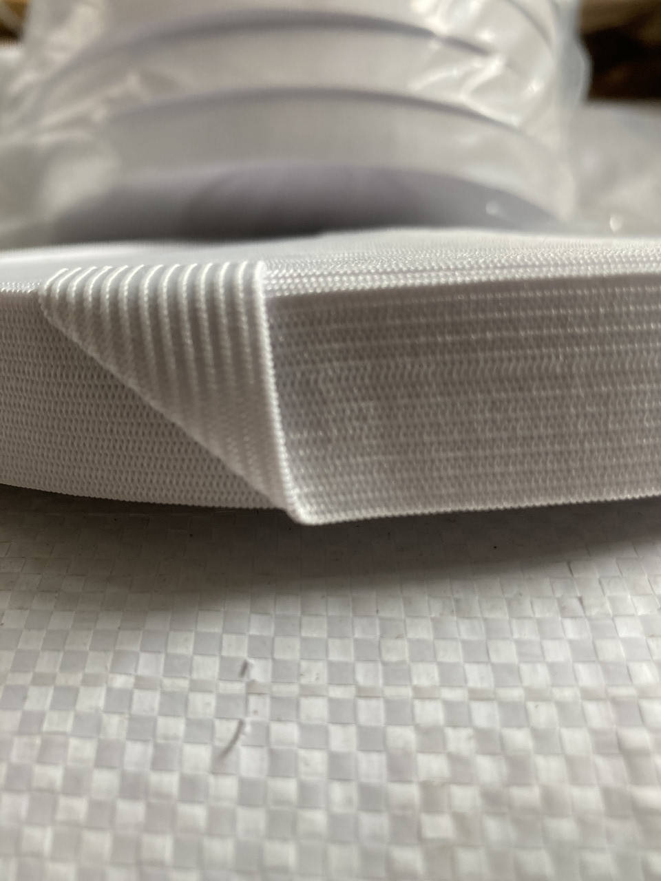 

Резинка белая плоская эластичная 2 см 40 метров, Белый