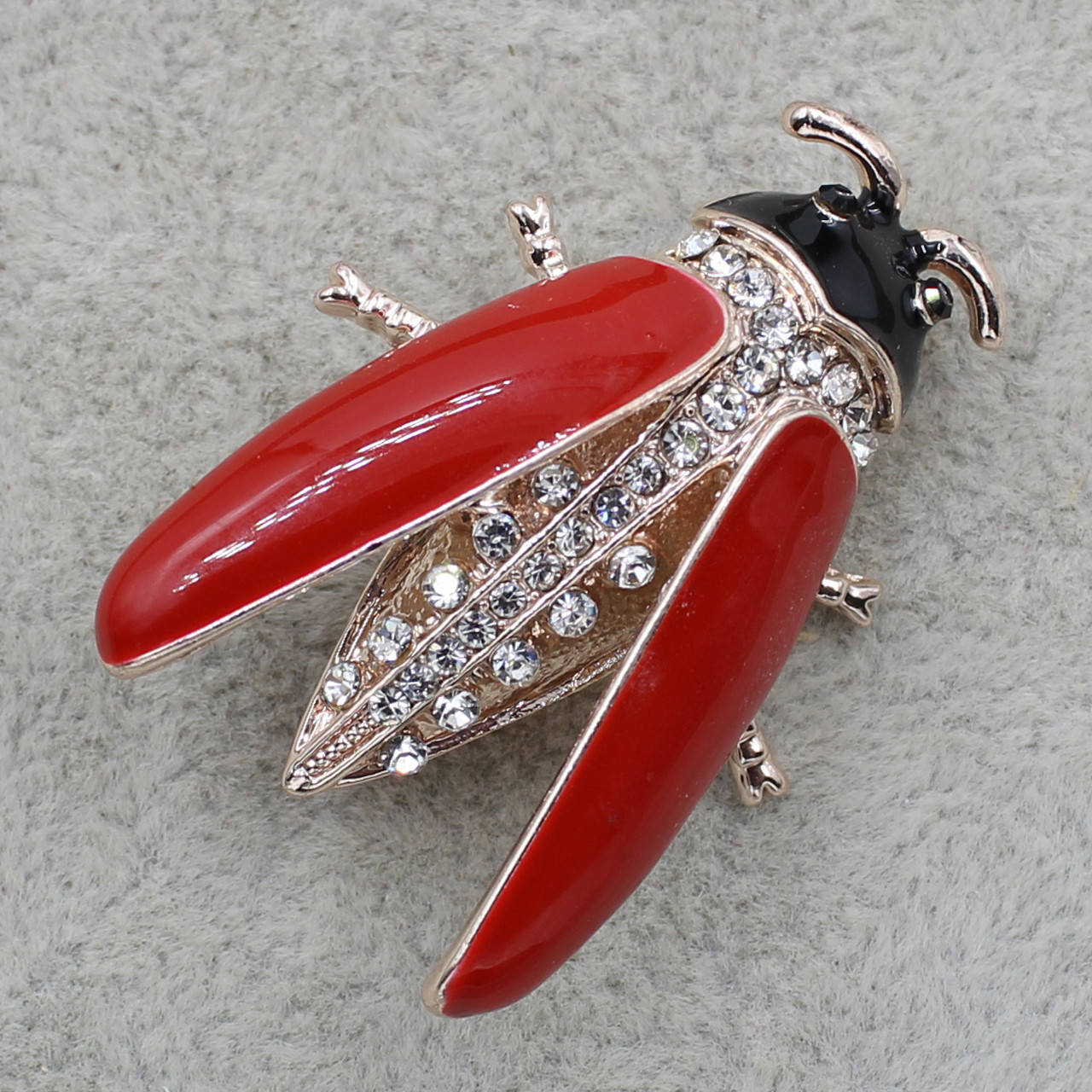 

Брошь металлическая золотистая Красный Жук с инкрустированными стразами размер изделия 40х20 мм