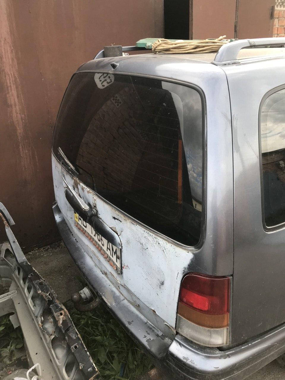 

Стекло крышки багажника для Nissan Sunny.1992 г.в. Универсал.