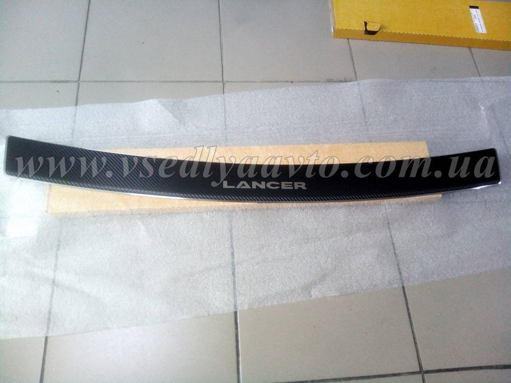 

Накладка на бампер с загибом Mitsubishi Lancer X с 2007 г. (Carbon), Желтый