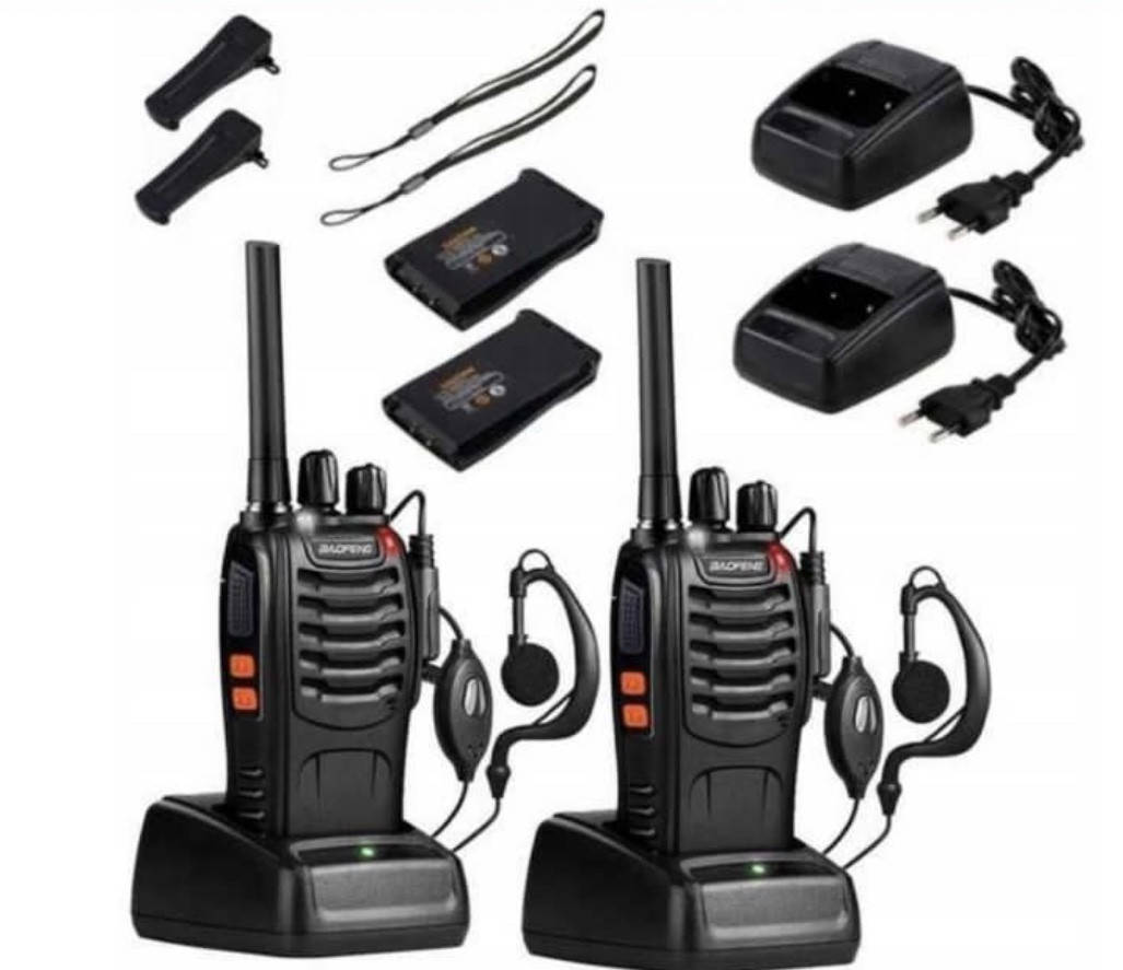 

Комплект из двух раций BAOFENG BF-888S + гарнитура и прищепка.
