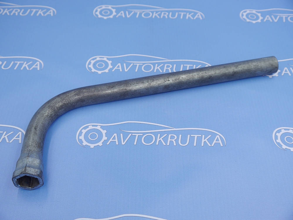 

Ключ колесный (балонный) на 17 Audi A4 B9 (Ауди А4 Б9) 2015-2020