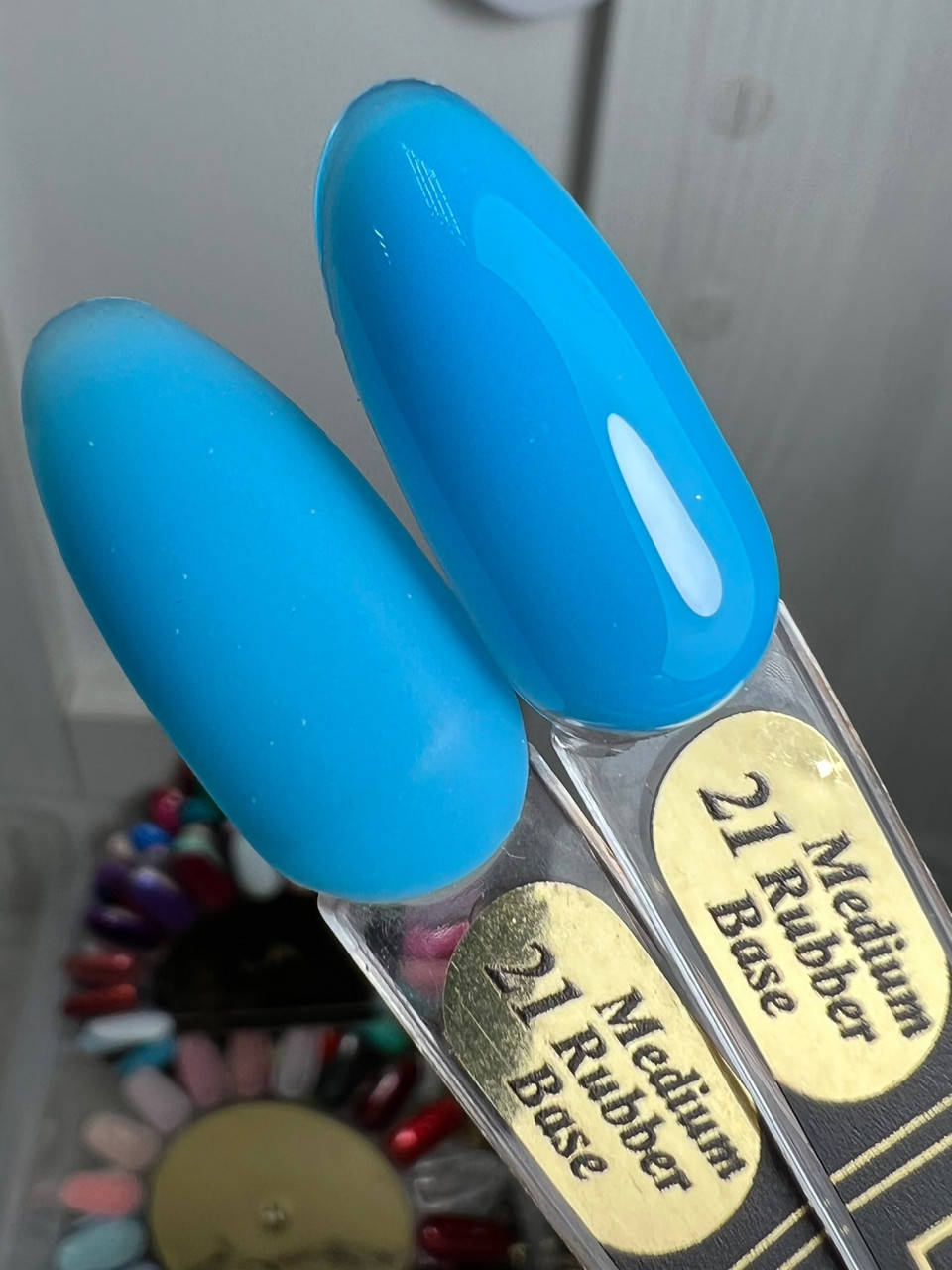

21 MEDIUM rubber base 08гр.