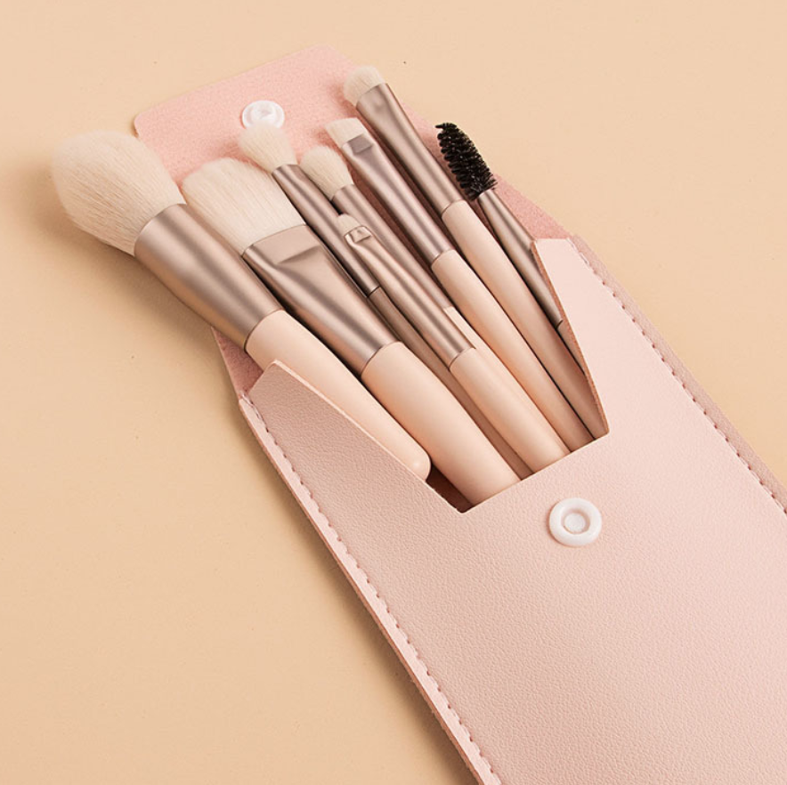 

Набор кистей для макияжа в чехле 5550 пудровый 9 предметов
