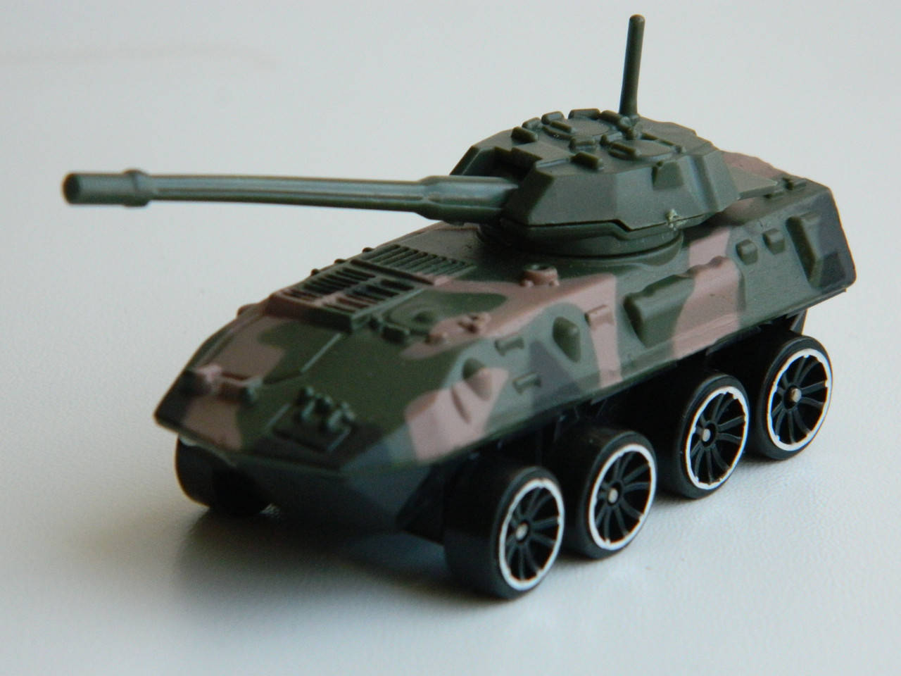 

Игрушечный металлический колесный танк MCV B1 Centauro 1:64 Die-cast, Зелёный