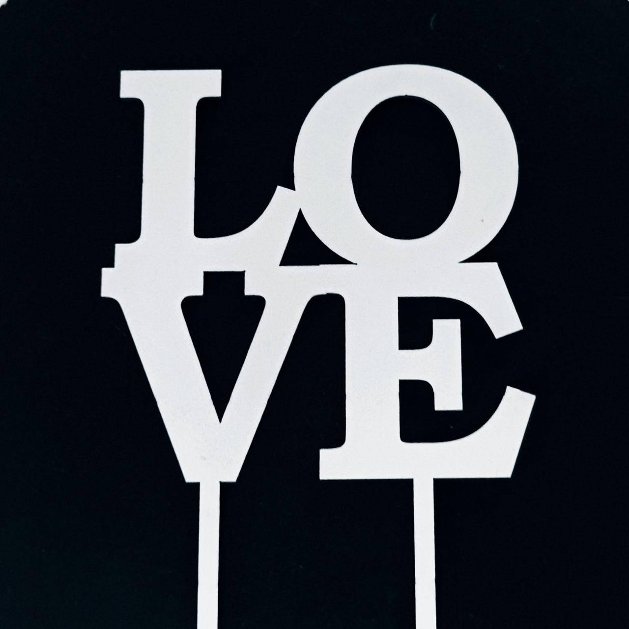 

Топпер (фигурка на торт) надпись " LOVE" (любовь) , для тортика. Из белого ДВП