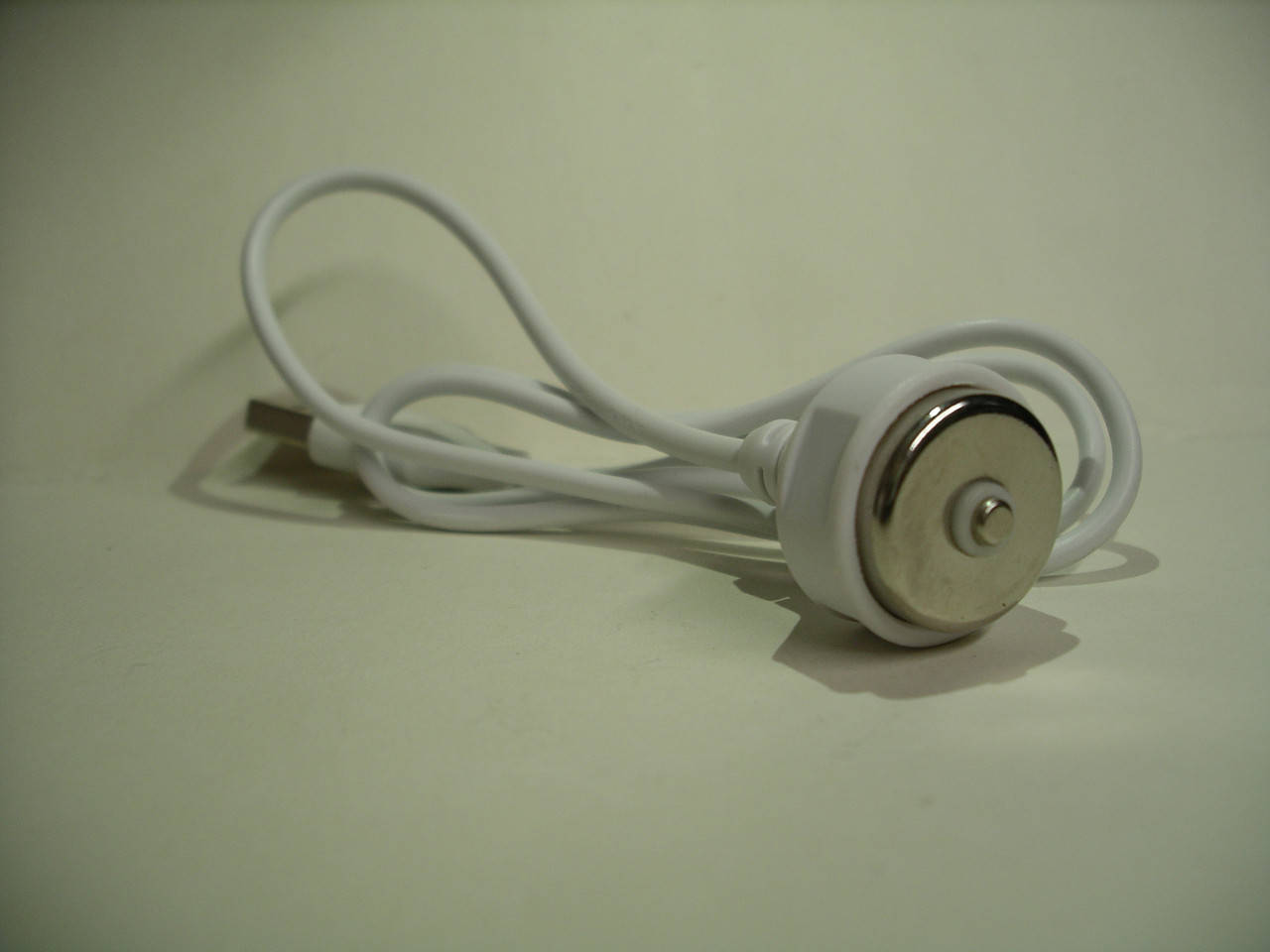 

Зарядное устройство Armytek Magnet USB