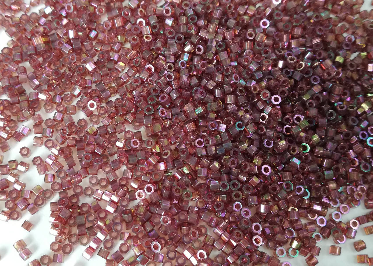 

Японський бісер Miyuki Delica 11/0 Hexcut DBС0103 - Gold Red Luster