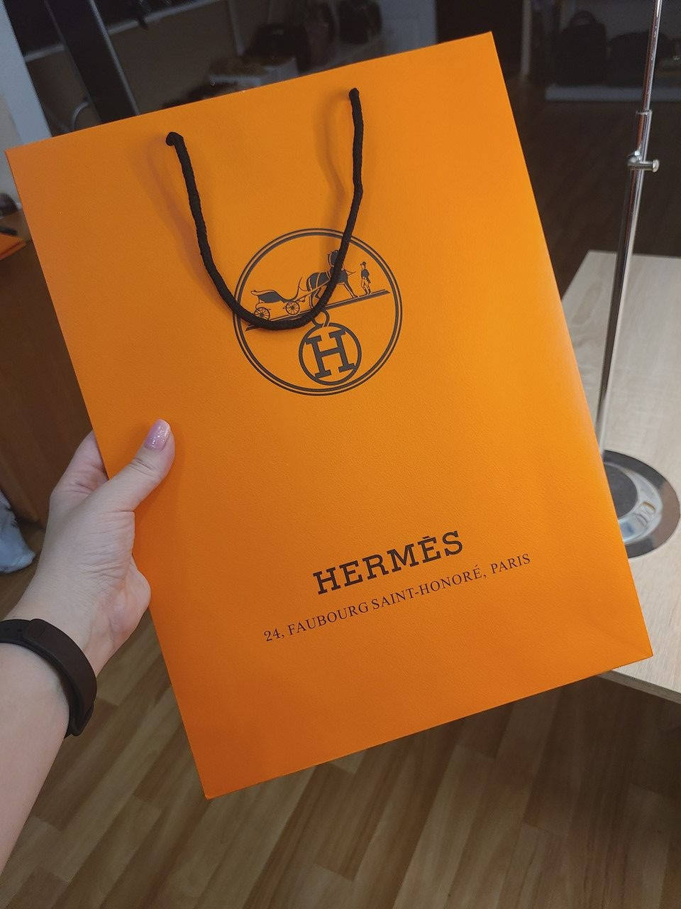 

Подарочный пакет Hermès: вертикаль, mахi