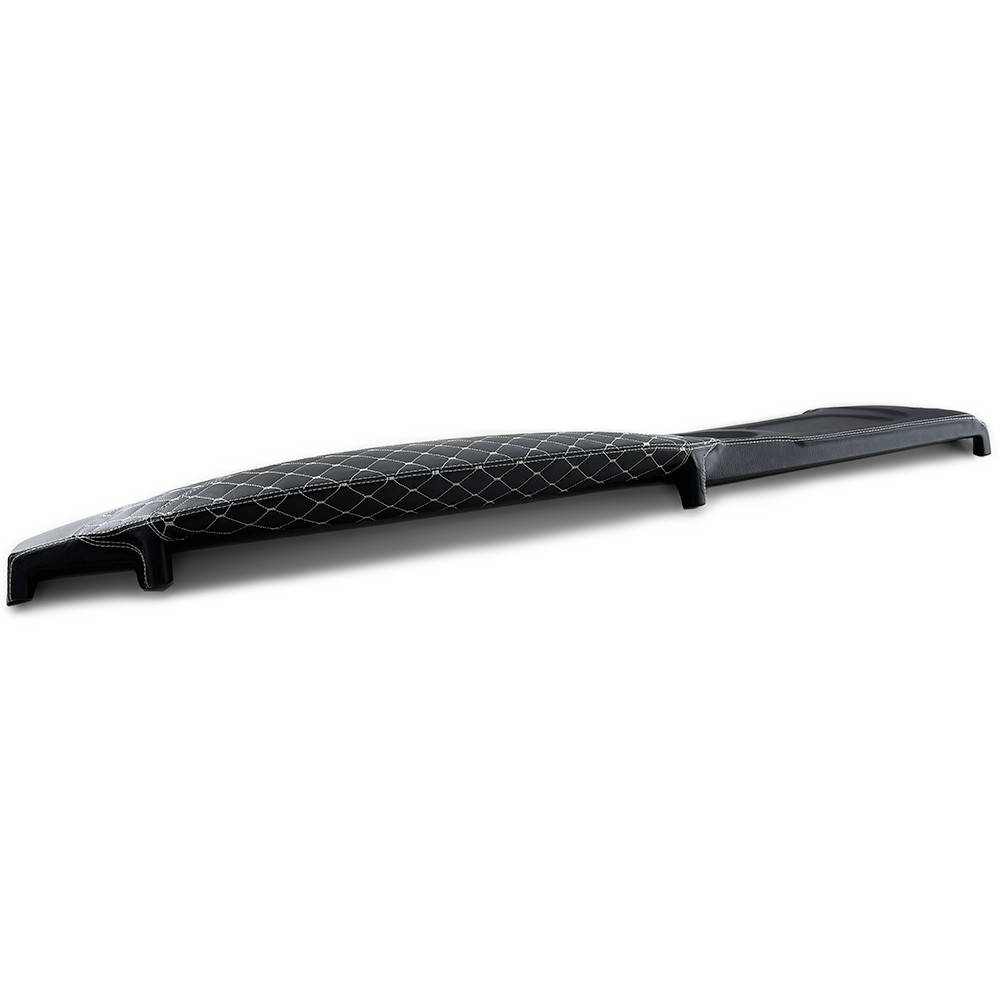 

Накладка на панель ВАЗ 2107 Romb Design (Exclusive белая нить, черный)