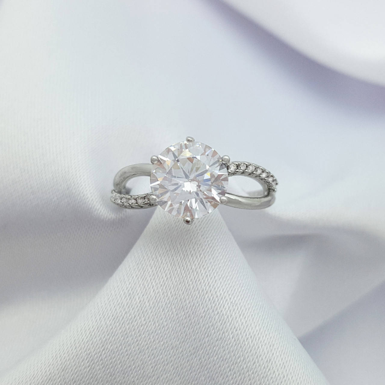 

Кольцо Бесконечность с цирконием, р.18, р.18,5 р.19,5, медсталь Xuping