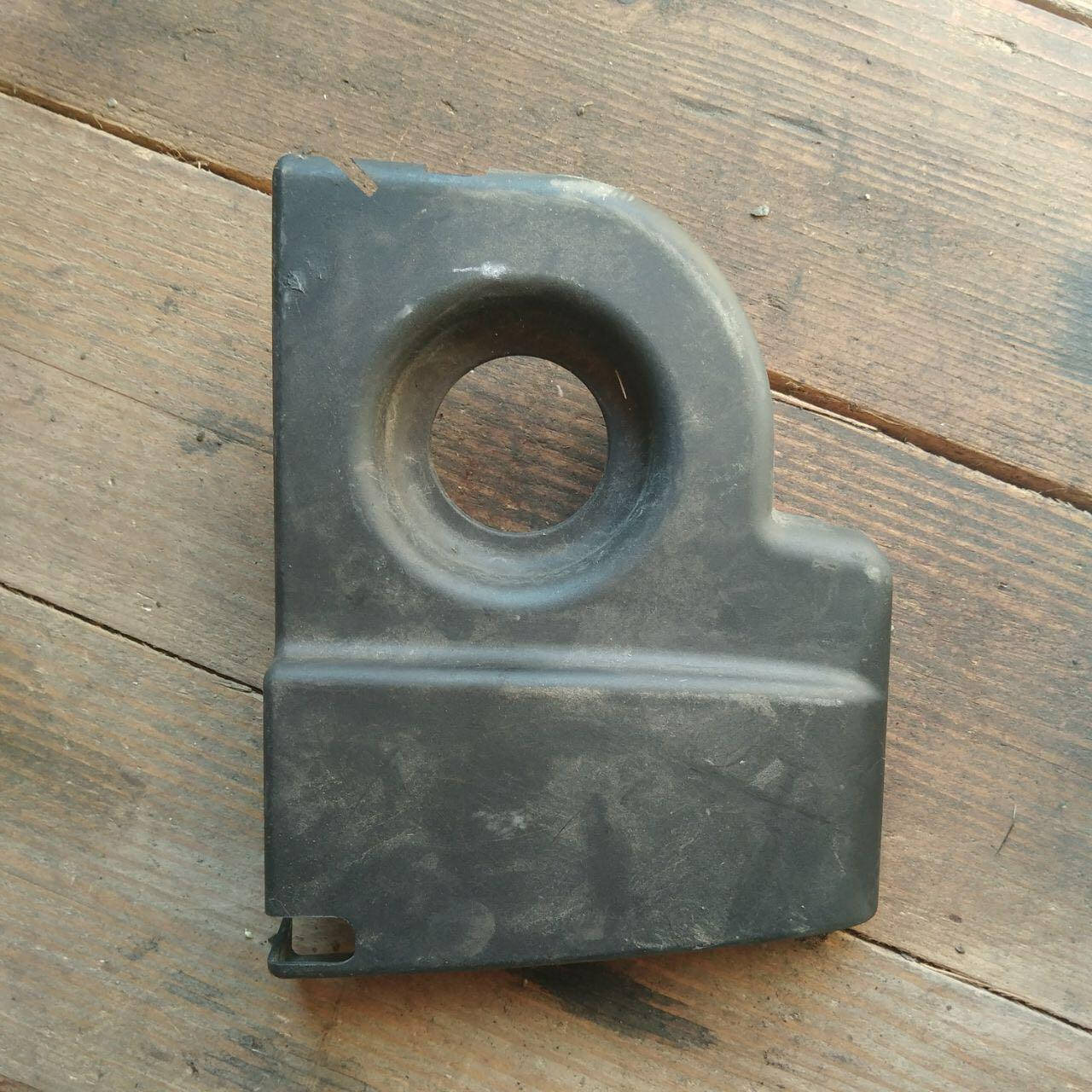 

Накладка моторного отсека Passat B5 , Skoda Super B 3b0422569a запчасти б\у