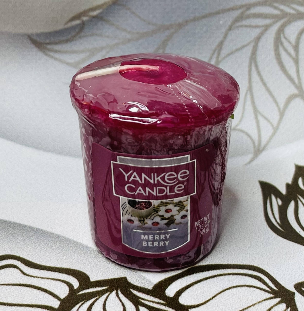 

Ароматическая свеча Yankee Candle Рождественские ягоды, Малиновый