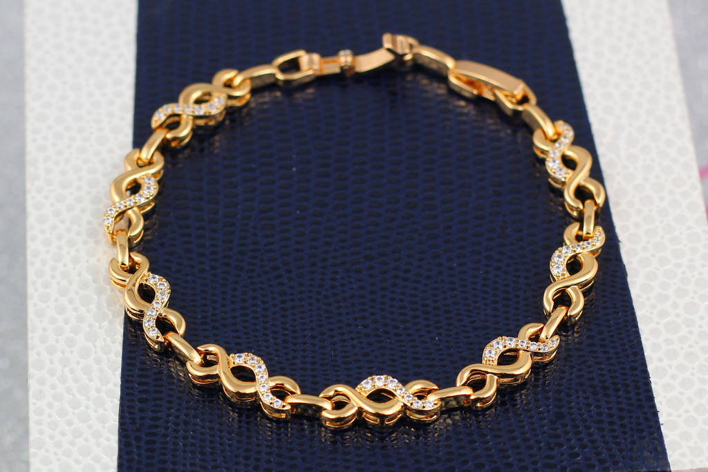 

Браслет Xuping Jewelry звенья из восьмерок с камешками 19 см 7 мм золотистый