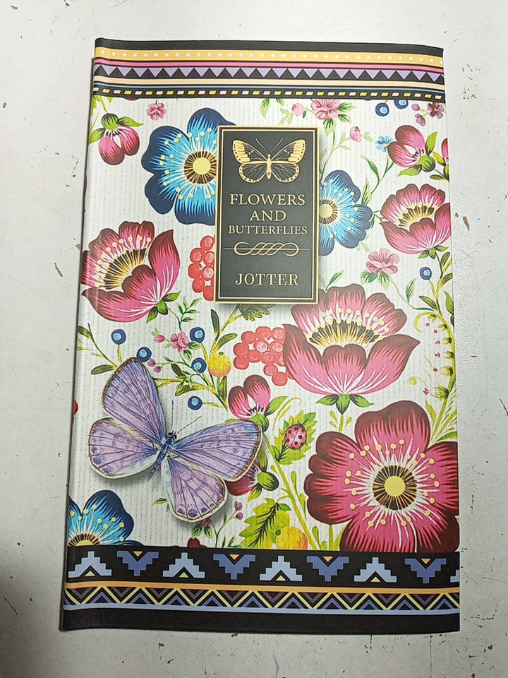 

Тетрадь-блокнот 80 листов, В6 «Мандарин» / твердый переплет, клетка / Flowers and butterfly