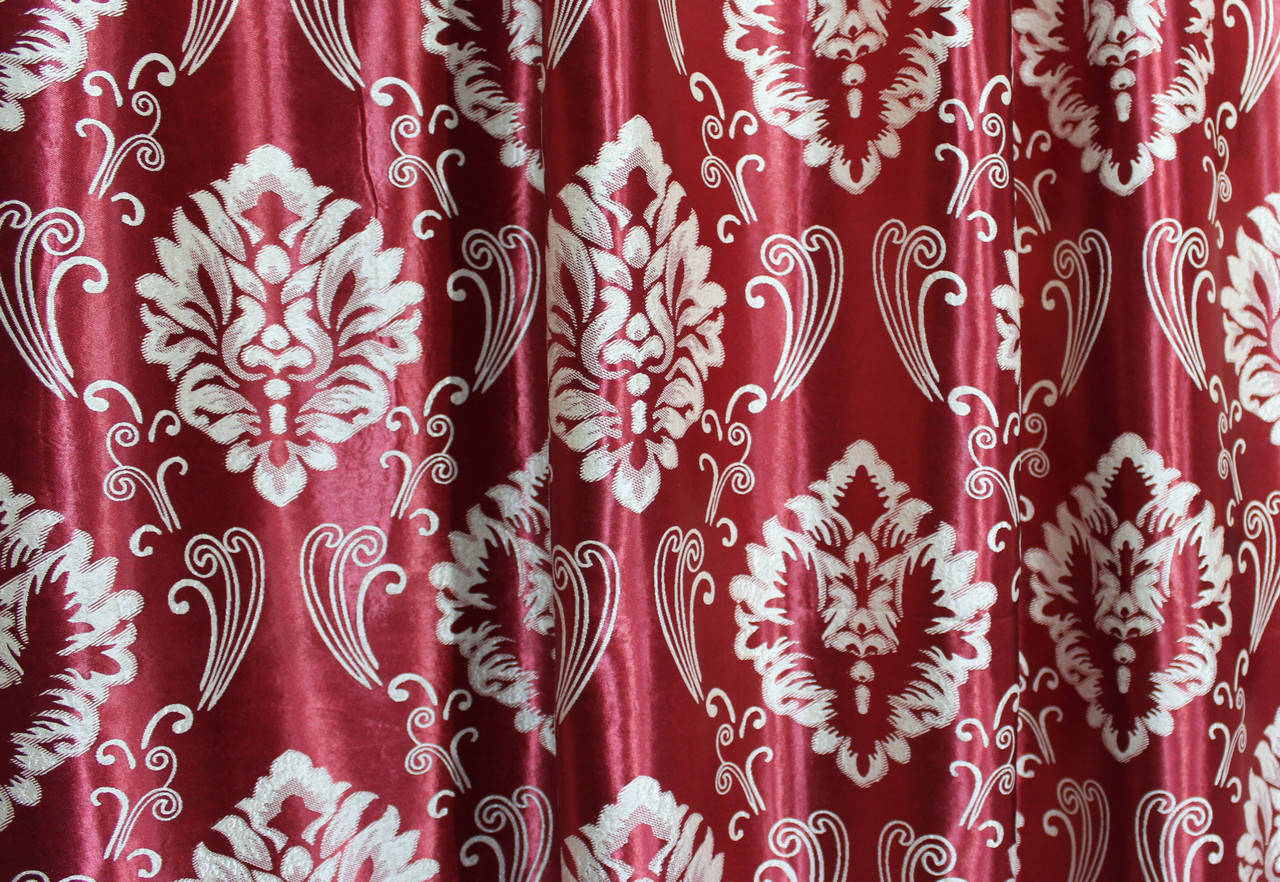 

Двусторонняя ткань блэкаут "Корона Версаль". Высота 2,8м. Цвет бордовый с бежевым. 470ш