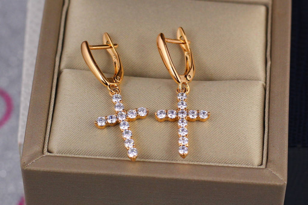 

Серьги Xuping Jewelry крестики с камнями 3 см золотистые