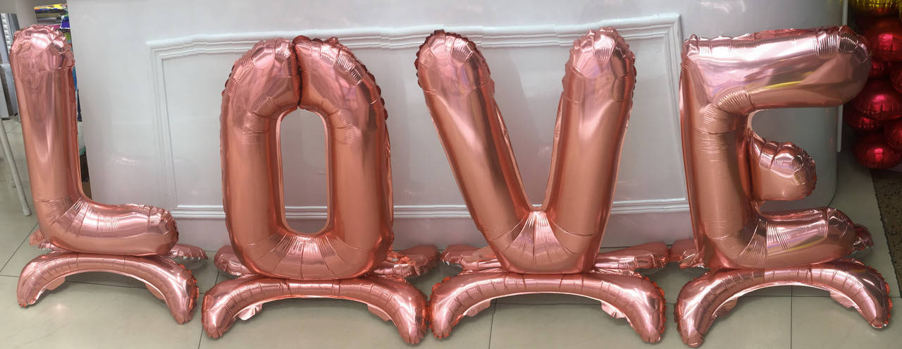 

Фольгований напис "Love на ножках". Цвет: Розовое золото. Высота:75см, Золотистый