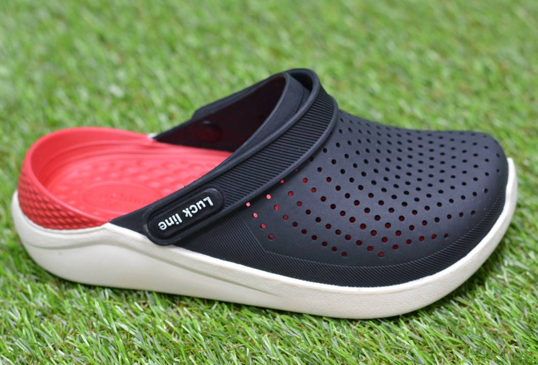 

Детские шлепанцы кроксы сабо crocs rad black черные красные р30-35, Черный