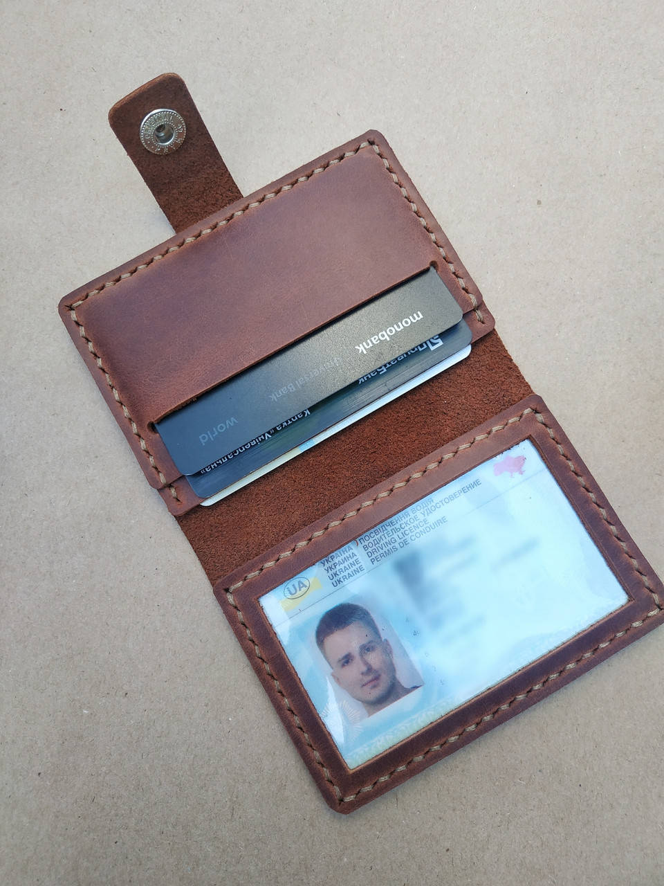 

Кожаная обложка на авто документы и ID паспорт с отделами для карт на кнопке обложка на права и техпаспорт, Коричневый