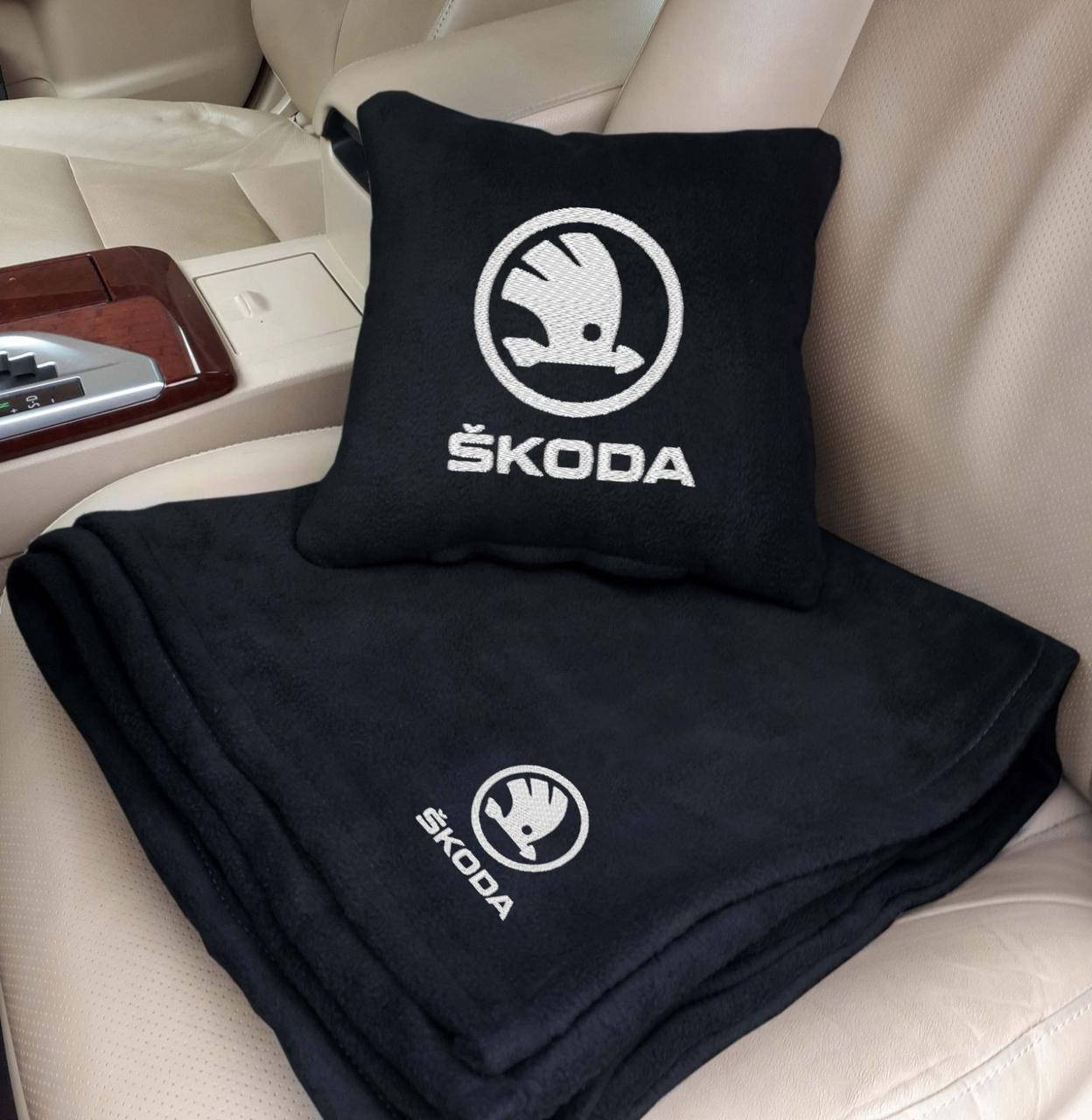 

Плед с подушкой в машину с логотипом авто Škoda