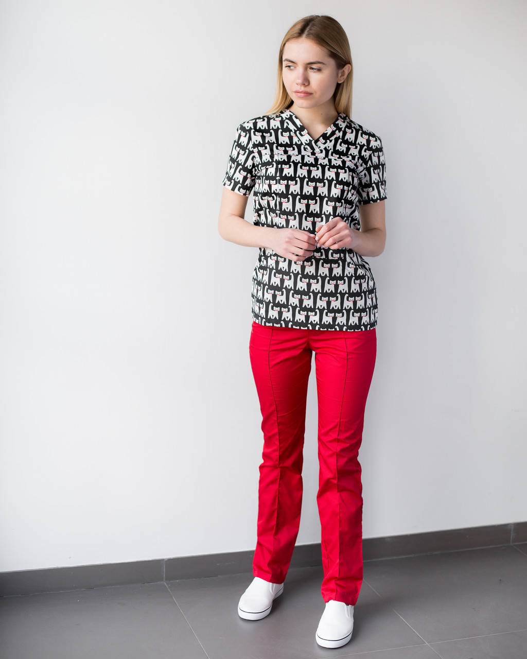 

Медицинский женский костюм Топаз принт Cats black, Черный