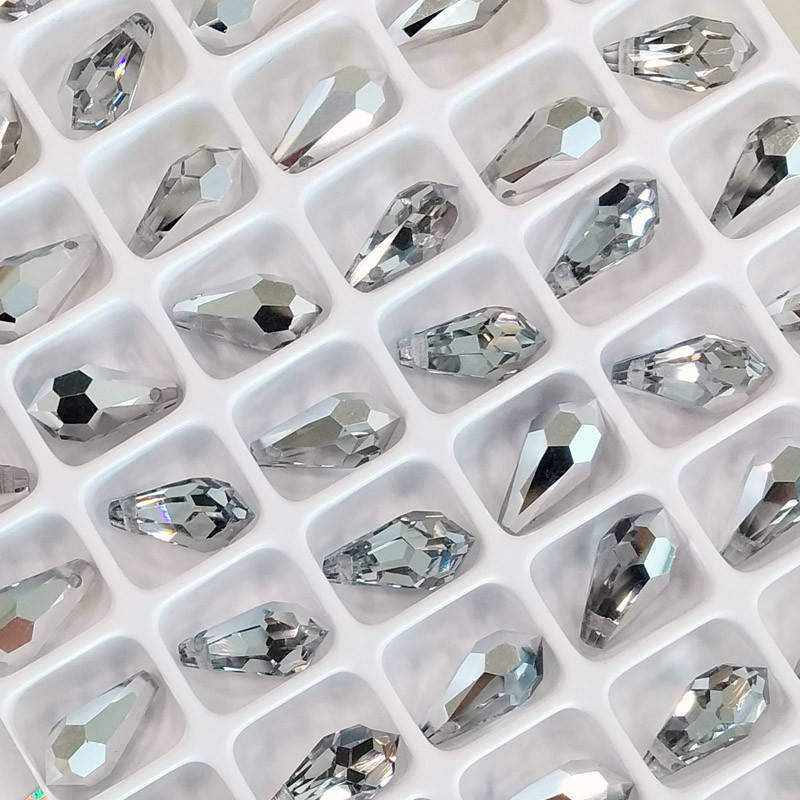 

Хрустальные подвески 984 Preciosa (Чехия) 5,5x11 мм Crystal Labrador half, Серый