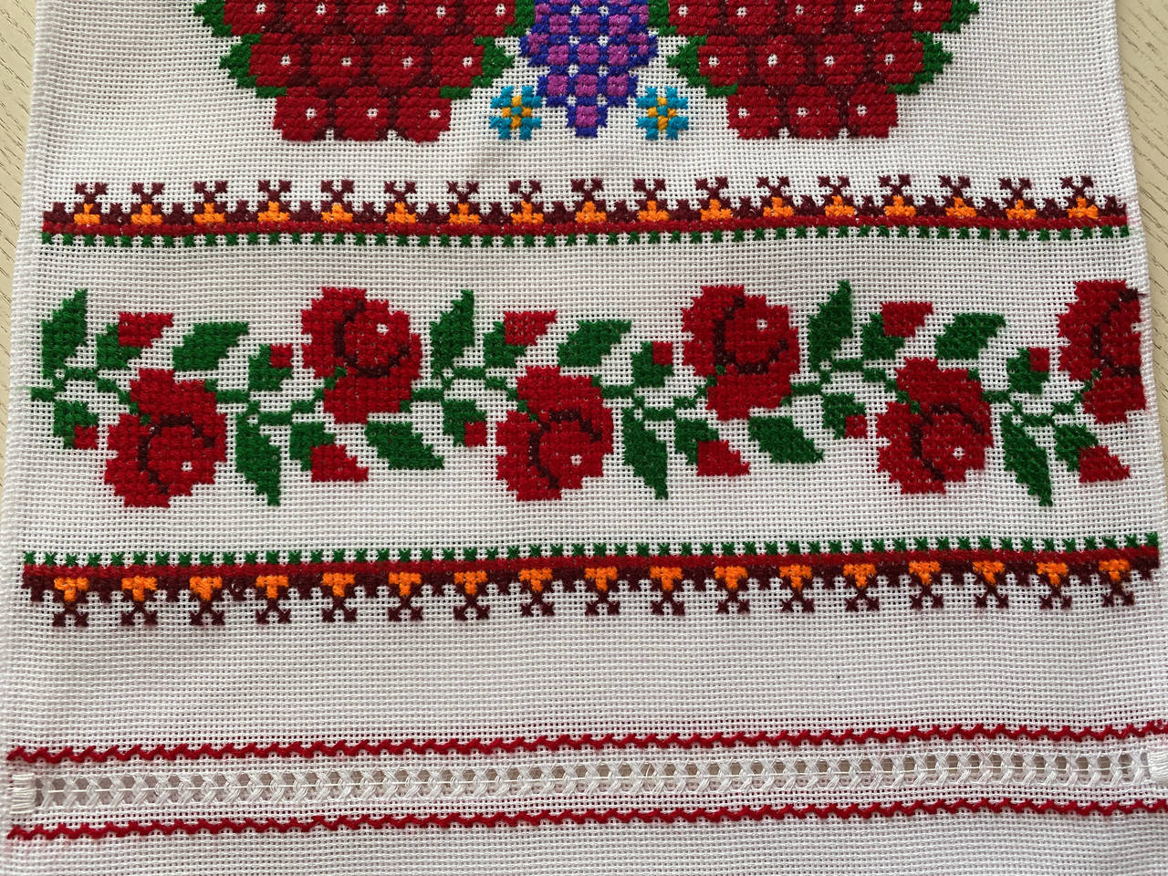 

Весільний рушник вишитий "На щастя на долю" з калиною ручної роботи 196*33 см