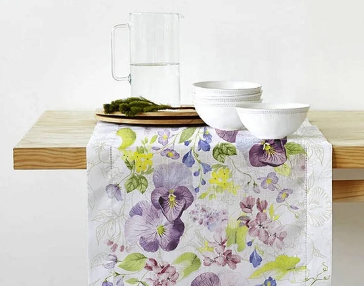 

Дорожка- салфетка 140х47 на стол анютины глазки