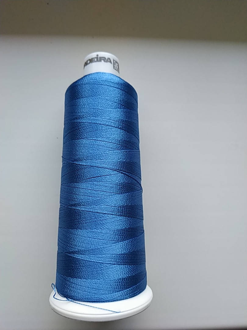 

Нитки для вышивки Madeira Classic №12. цвет 1133 ( ГОЛУБОЙ ). 2000 м