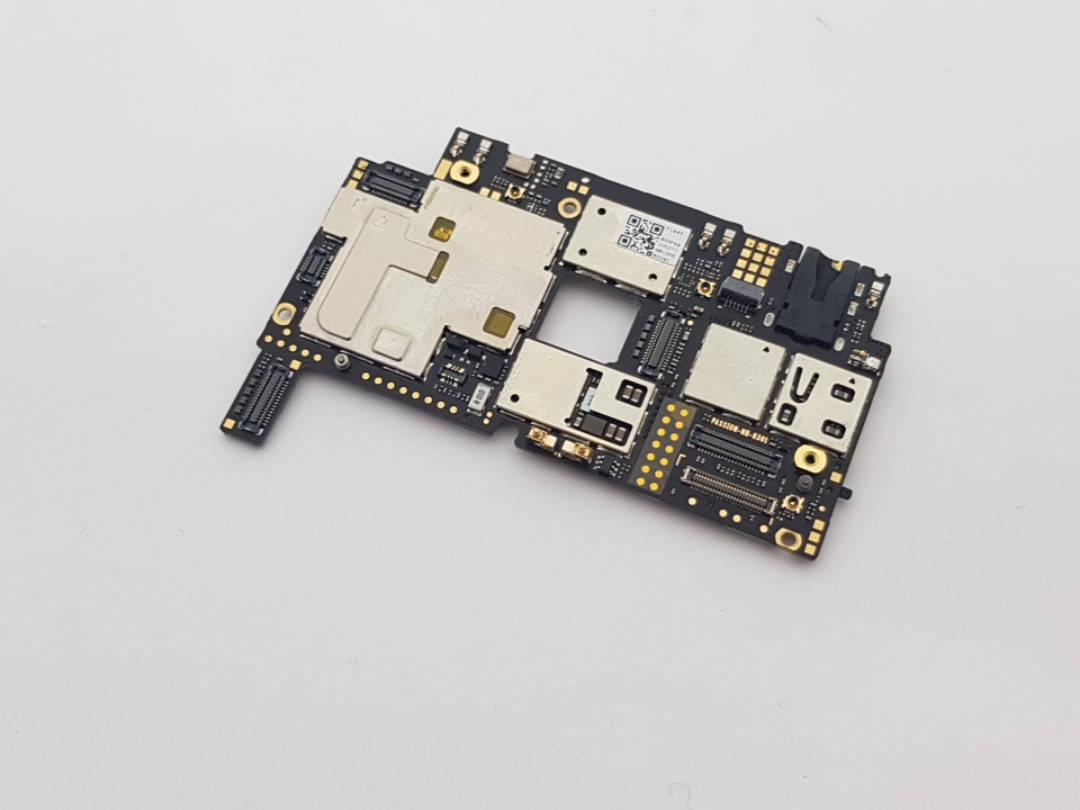 

Материнская плата Lenovo P1a42 2/32gGb 5B28C05576 оригинал с разборки (100% рабочая)