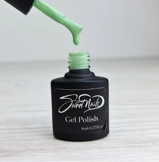 

Гель лак для ногтей Sweet Nails светло салатовый №46 8мл