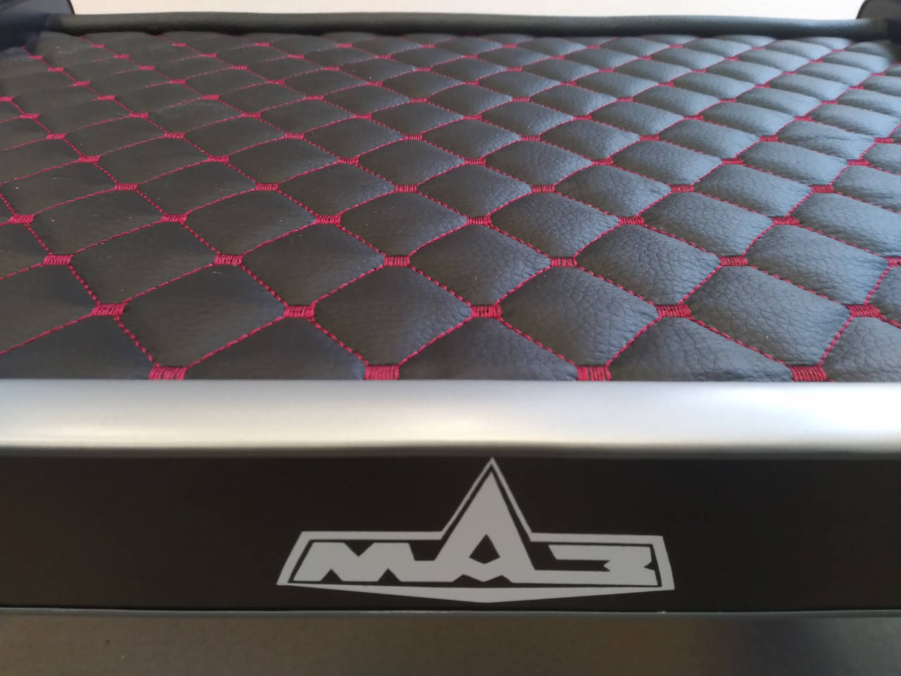 

Полка на торпеду МАЗ СУПЕР (полочка на панель) столик LUXURY 5336