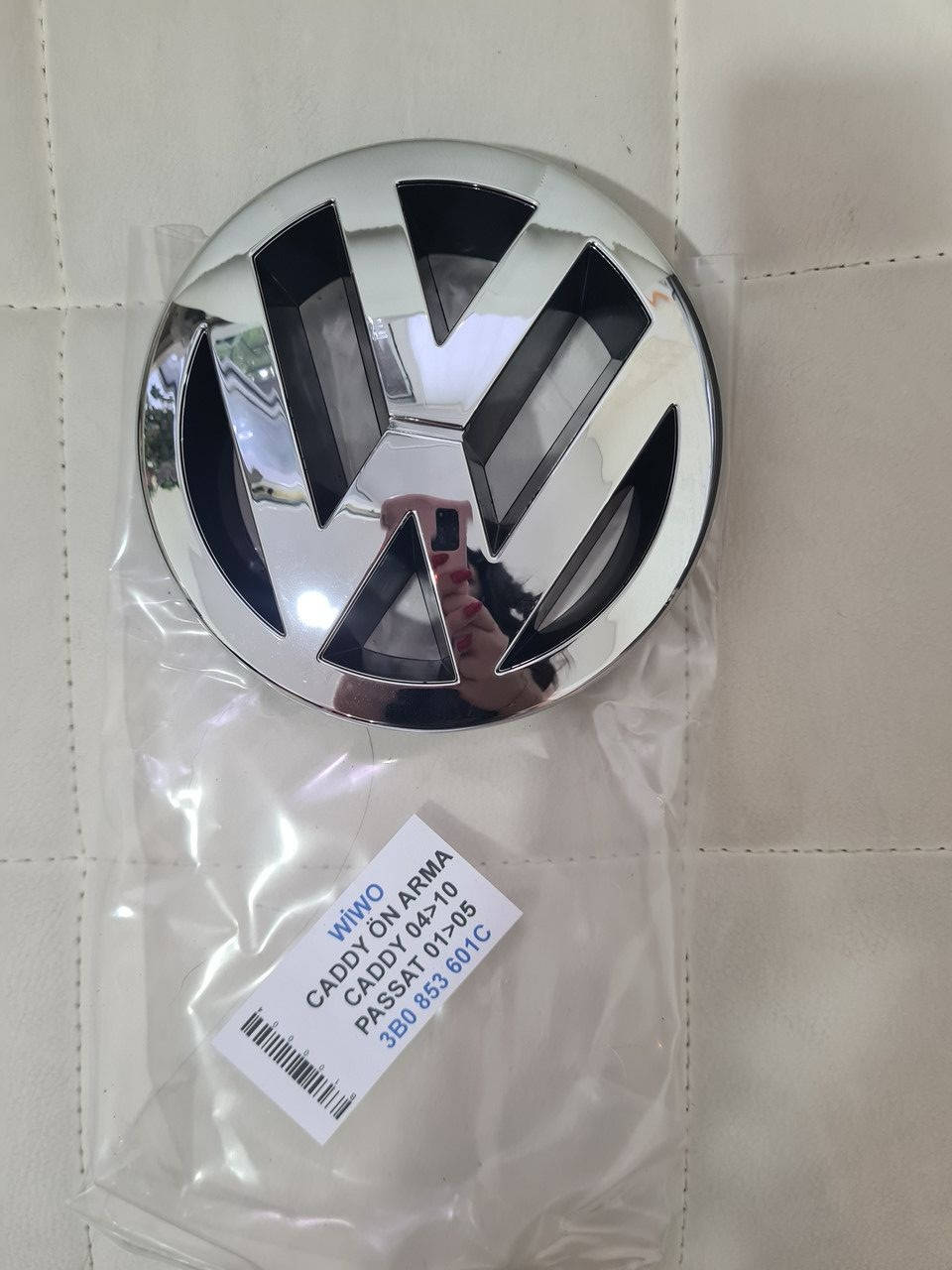 

Эмблема значок на решетку радиатора Volkswagen VW PASSAT B5, CADDY 13 см 3B0 853 601С