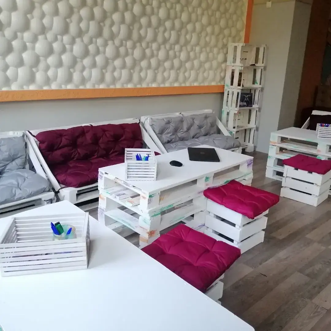 

Подушки та матраци для меблів з піддонів та садових меблів