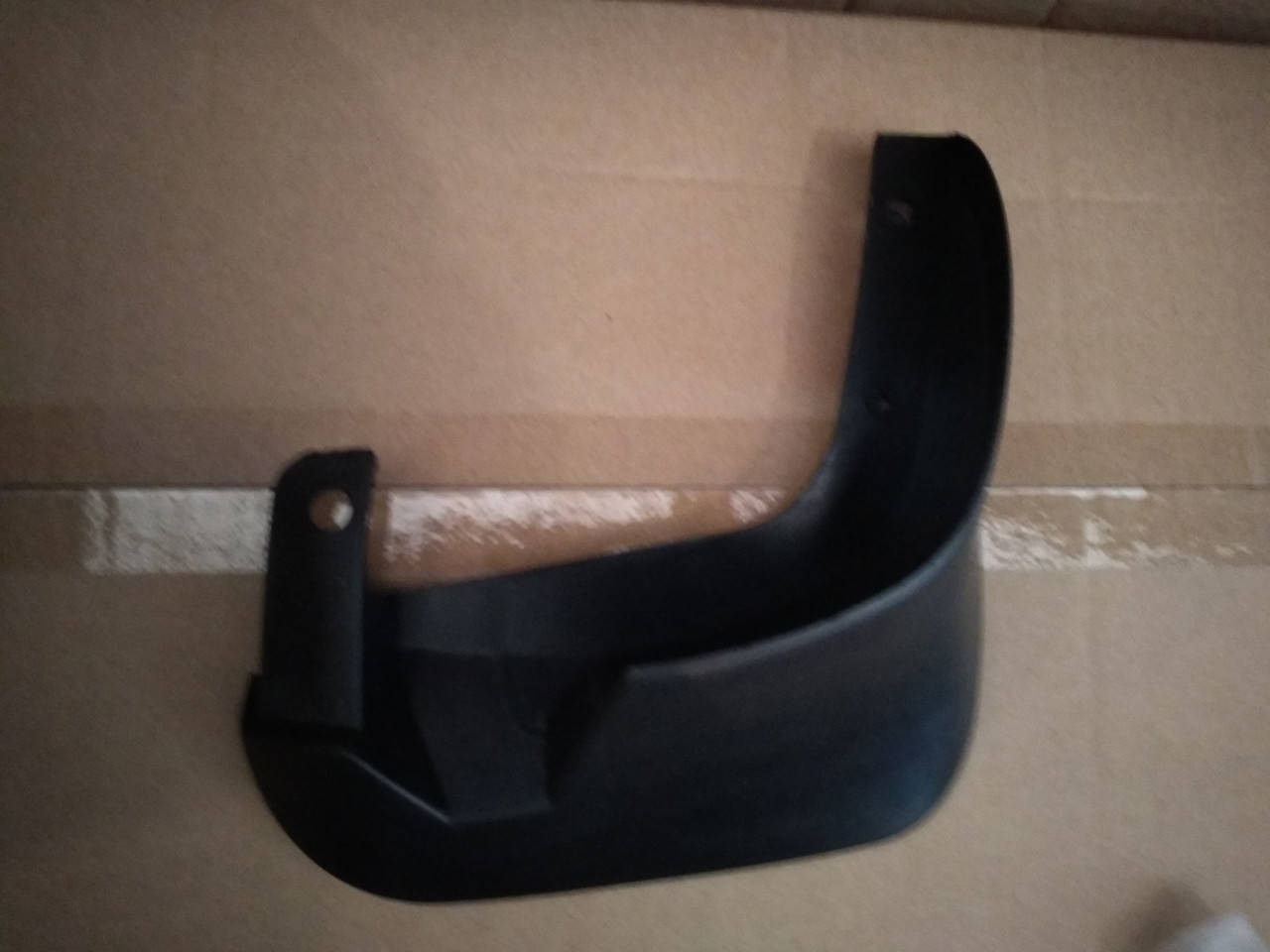 

Брызговик передний правый, Aveo, Авео, Вида, Vida III (T250) 4N 96648537 (Genuine)