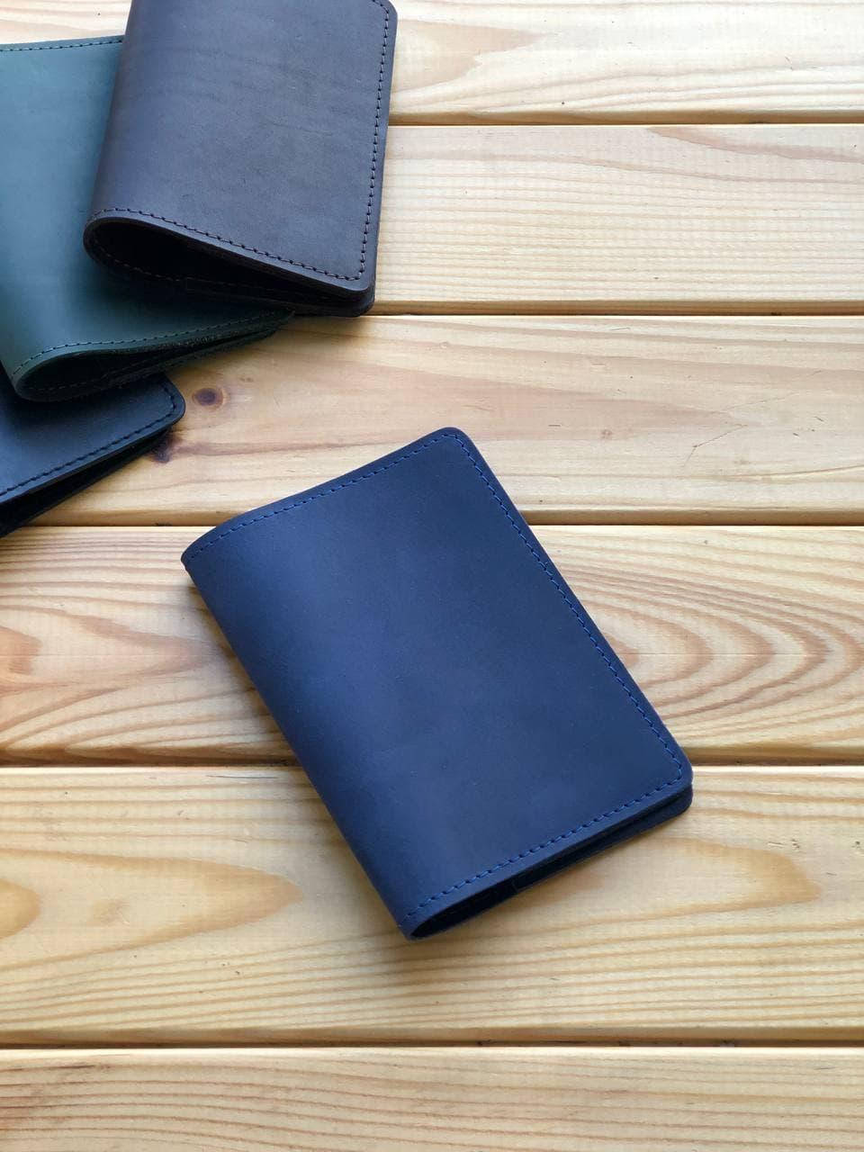 

Кожаная обложка для паспорта (на загранпаспорт, паспорт старого образца) синяя, Синий