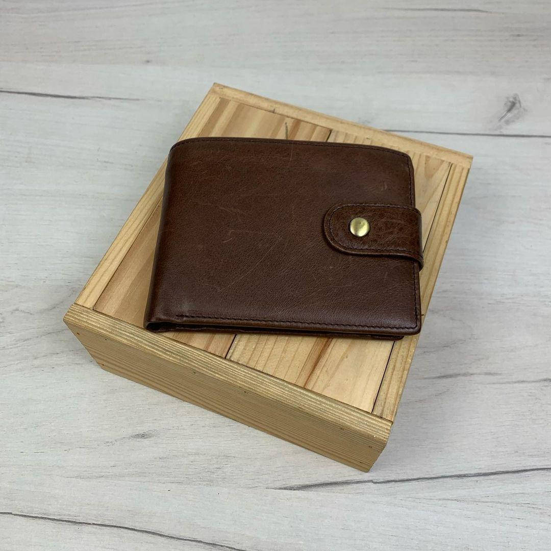 

Кошелек мужской на кнопке / натуральная кожа (10214) Коричневый