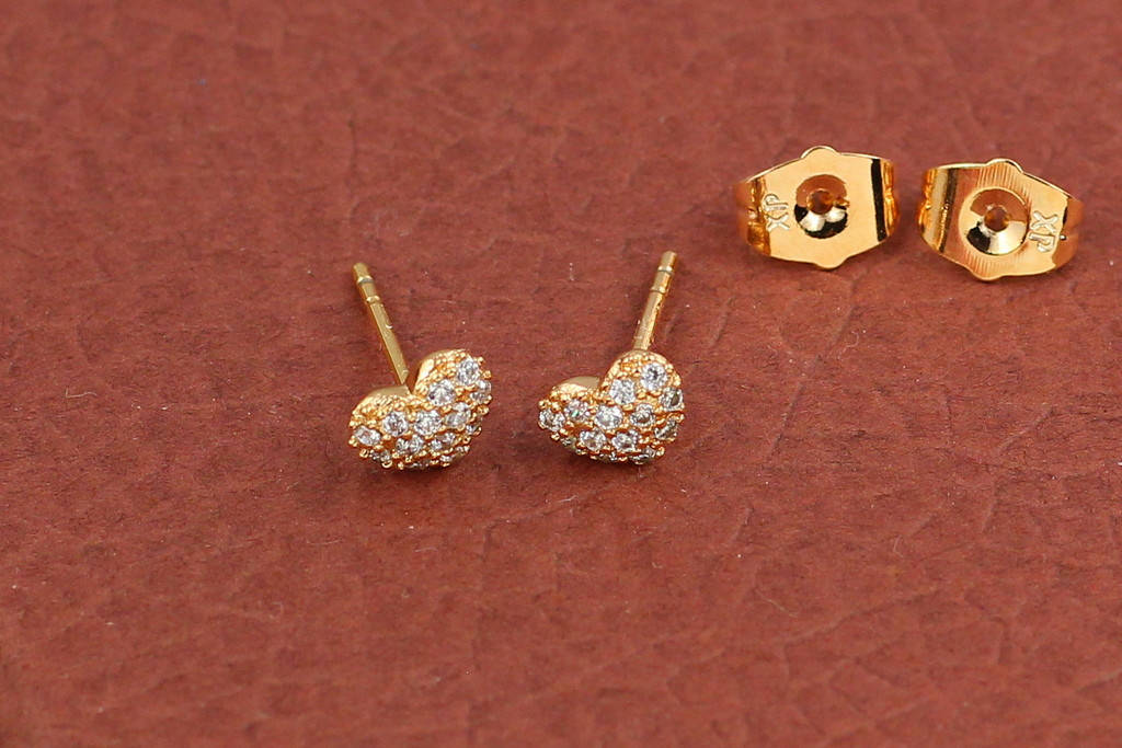 

Серьги гвоздики Xuping Jewelry сердечки с камнями 5 мм золотистые
