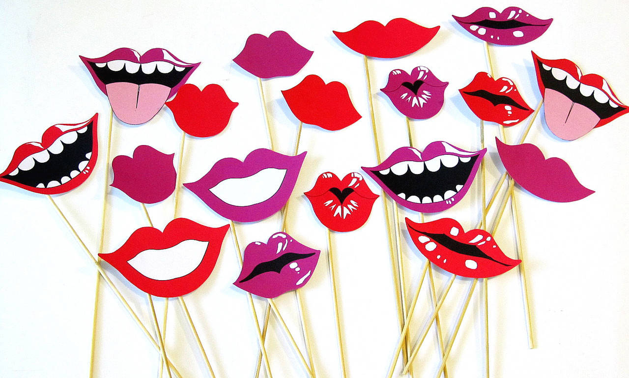 

ФотоБум! Декоративный свадебный Набор для фото 18 Улыбок, 18 Предметов