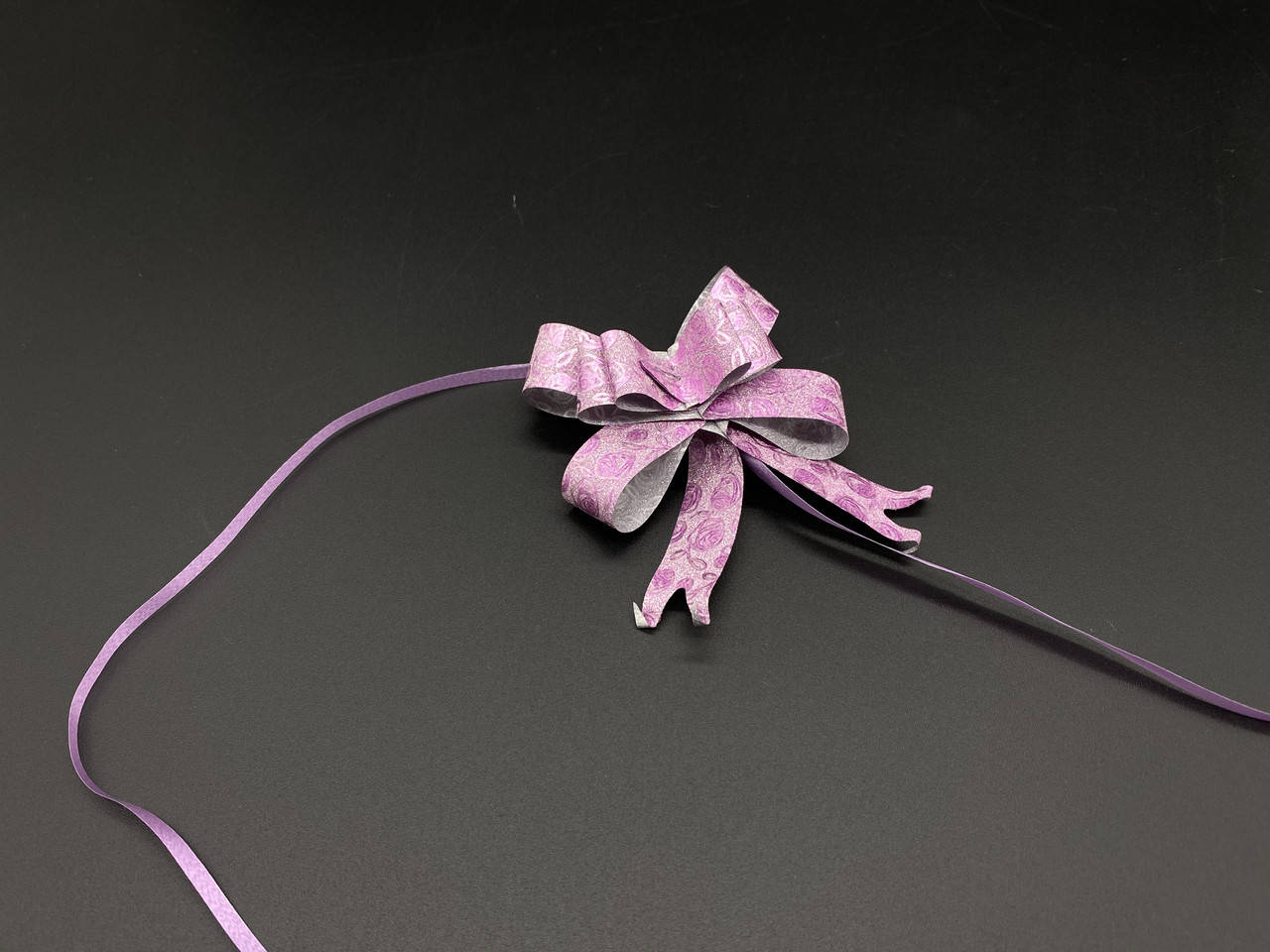 

Подарочные банты на затяжках. Цвет розовый с блестками. 3х6 см