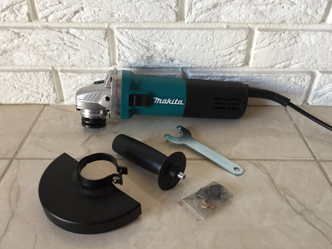 

Болгарка Makita 9558HN : 850Вт : 125мм