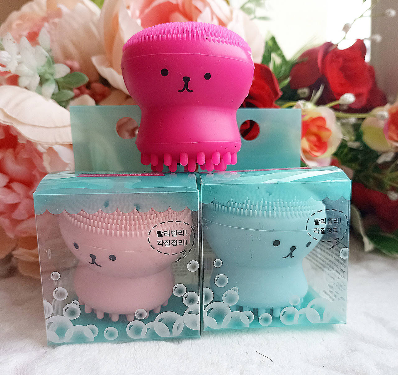 

Силиконовая щёточка для умывания со встроенным спонжем "Осьминог"