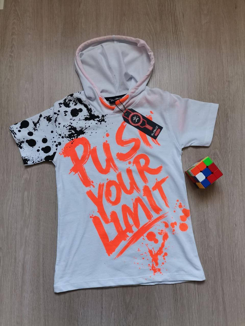 

Детская футболка для мальчика белого цвета с капюшоном от 6 до 9 лет