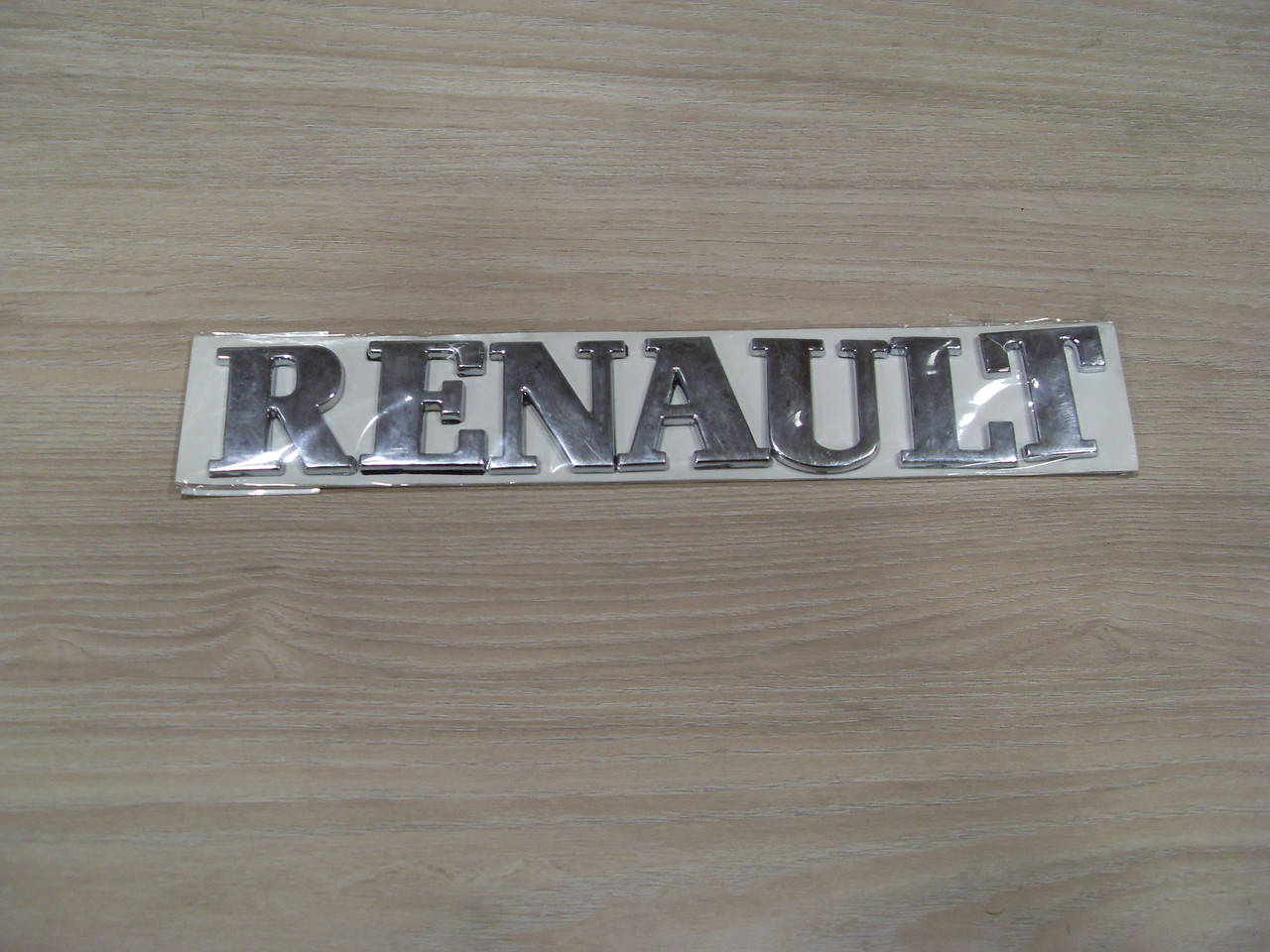 

Надпись - RENAULT с 2001 - 2006 г.в.