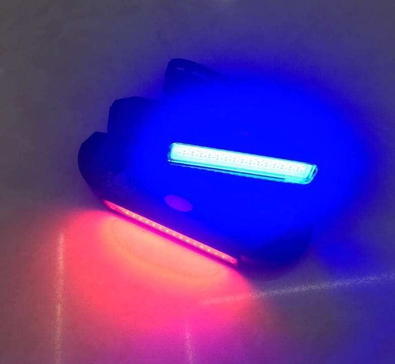 

Влагозащищенный задний LED вело-габарит / COB диоды / 2 x AA / диоды: красные + синие / белые КРАСНЫЙ+СИНИЙ