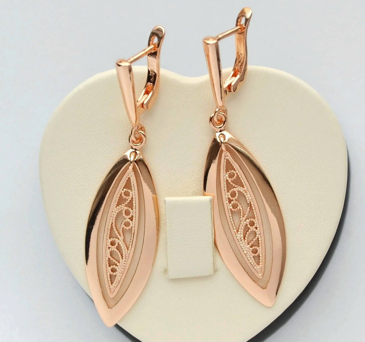 

Серьги с ажурными подвесками позолота 18к.