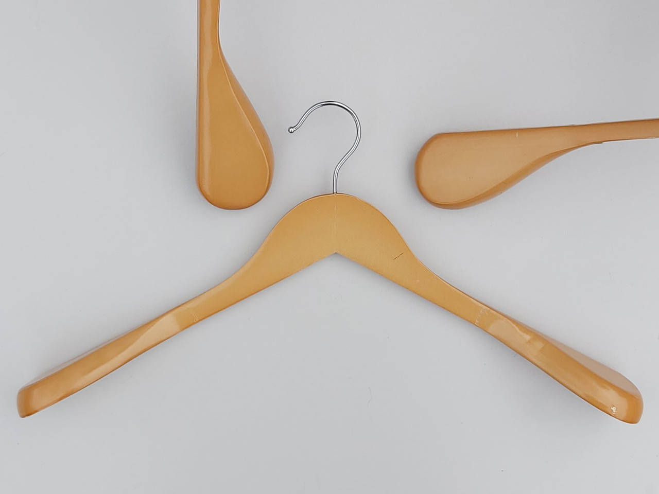 

Плечики вешалки деревянные светлые широкие, длина 45 см