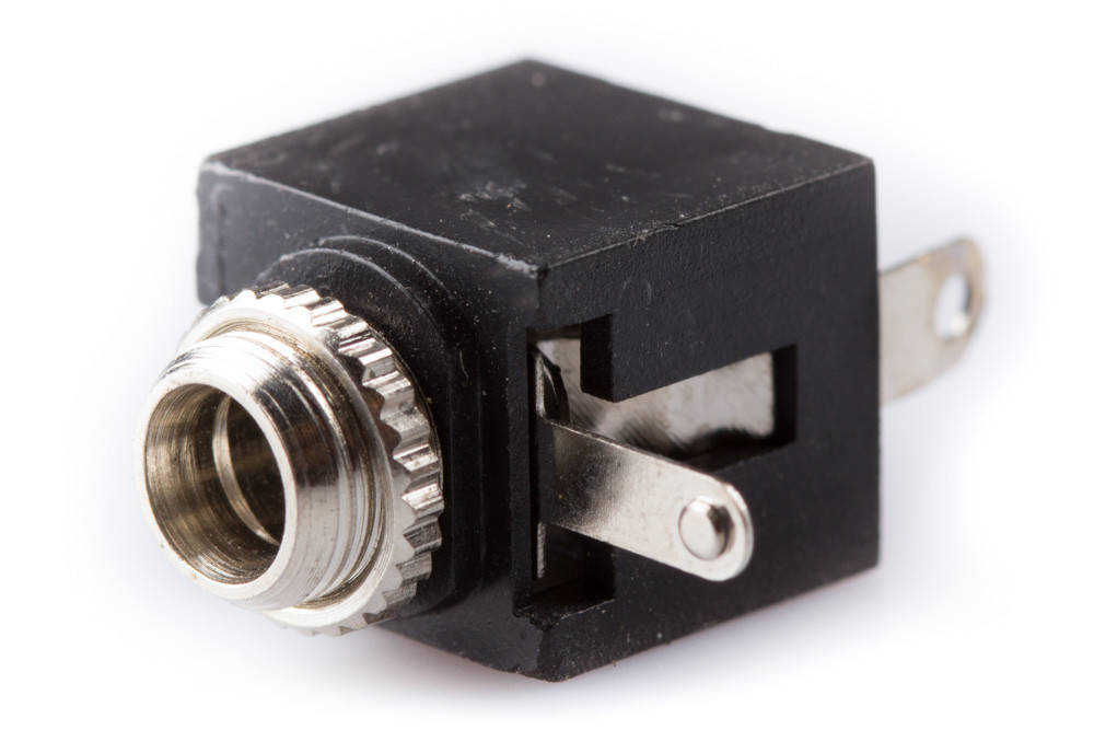 

Гнездо 3,5 стерео монтажное пластик