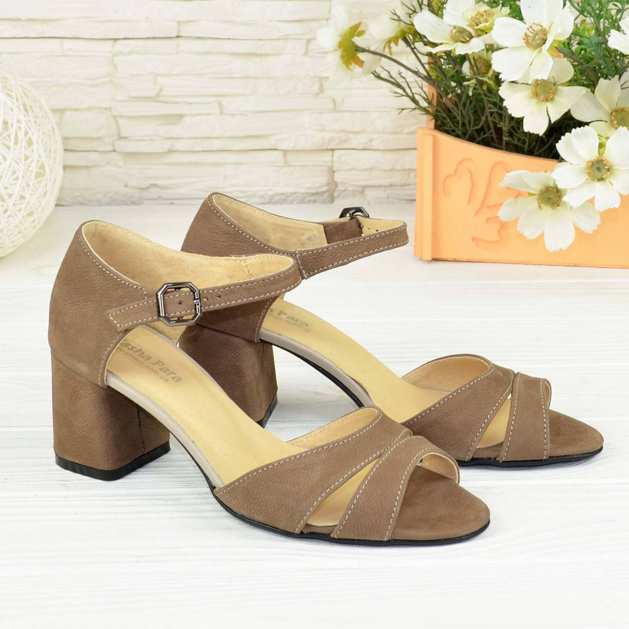 

Босоножки бежевые женские на каблуке. Натуральная кожа нубук